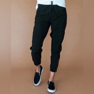 Albion Fit Jetsetter Joggers Pants Black Ankle Zip Drawstring Pockets